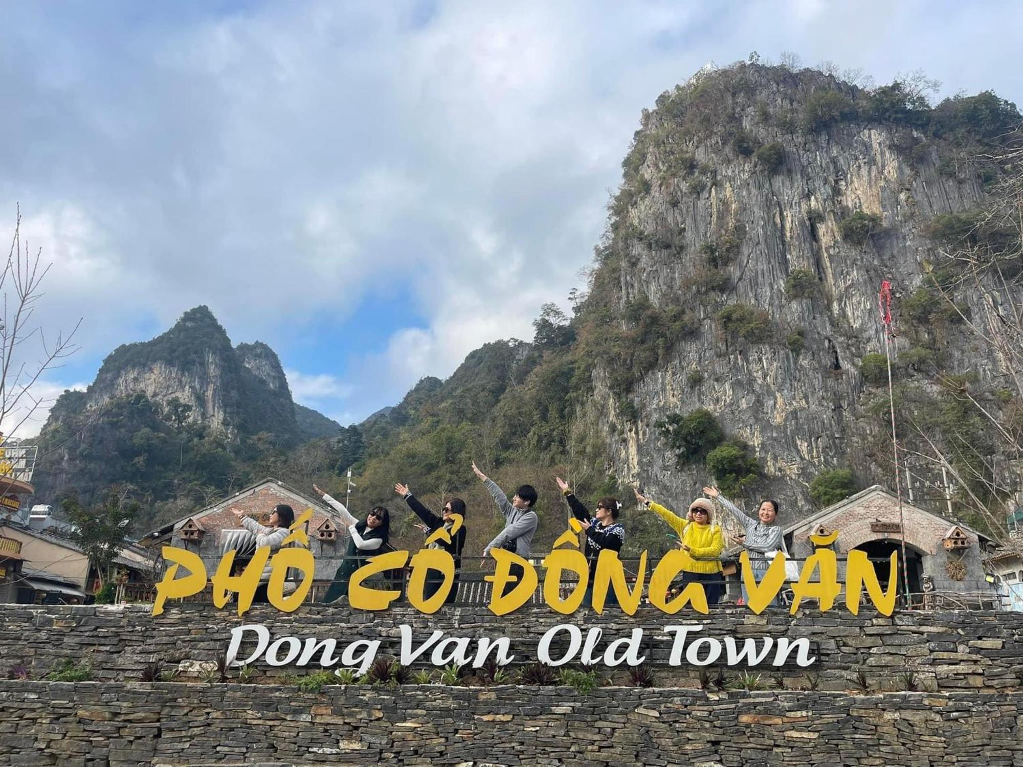 Epic Dong Van Hotel Exteriör bild